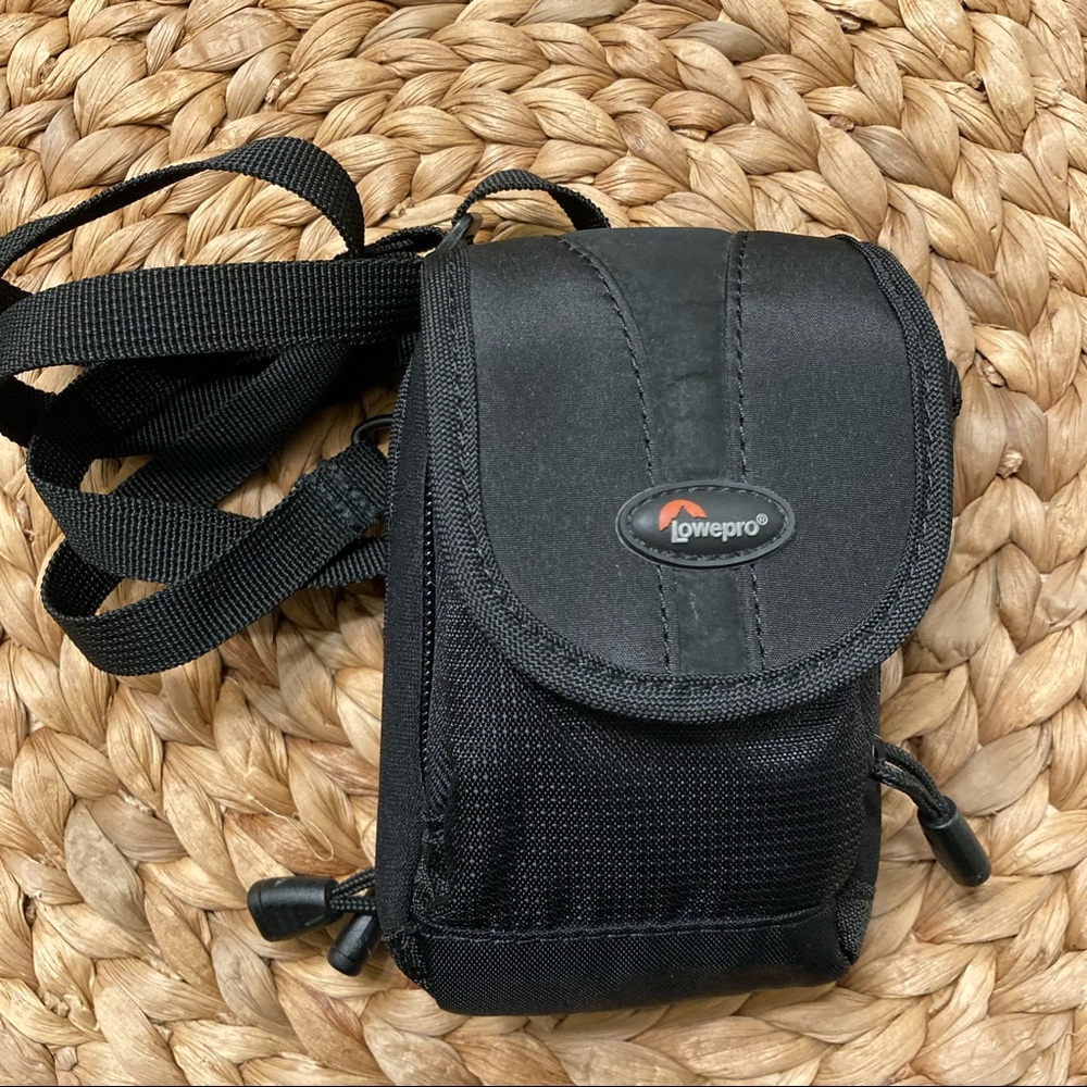 LOWEPRO CAMERA BAG—NEVER USED!